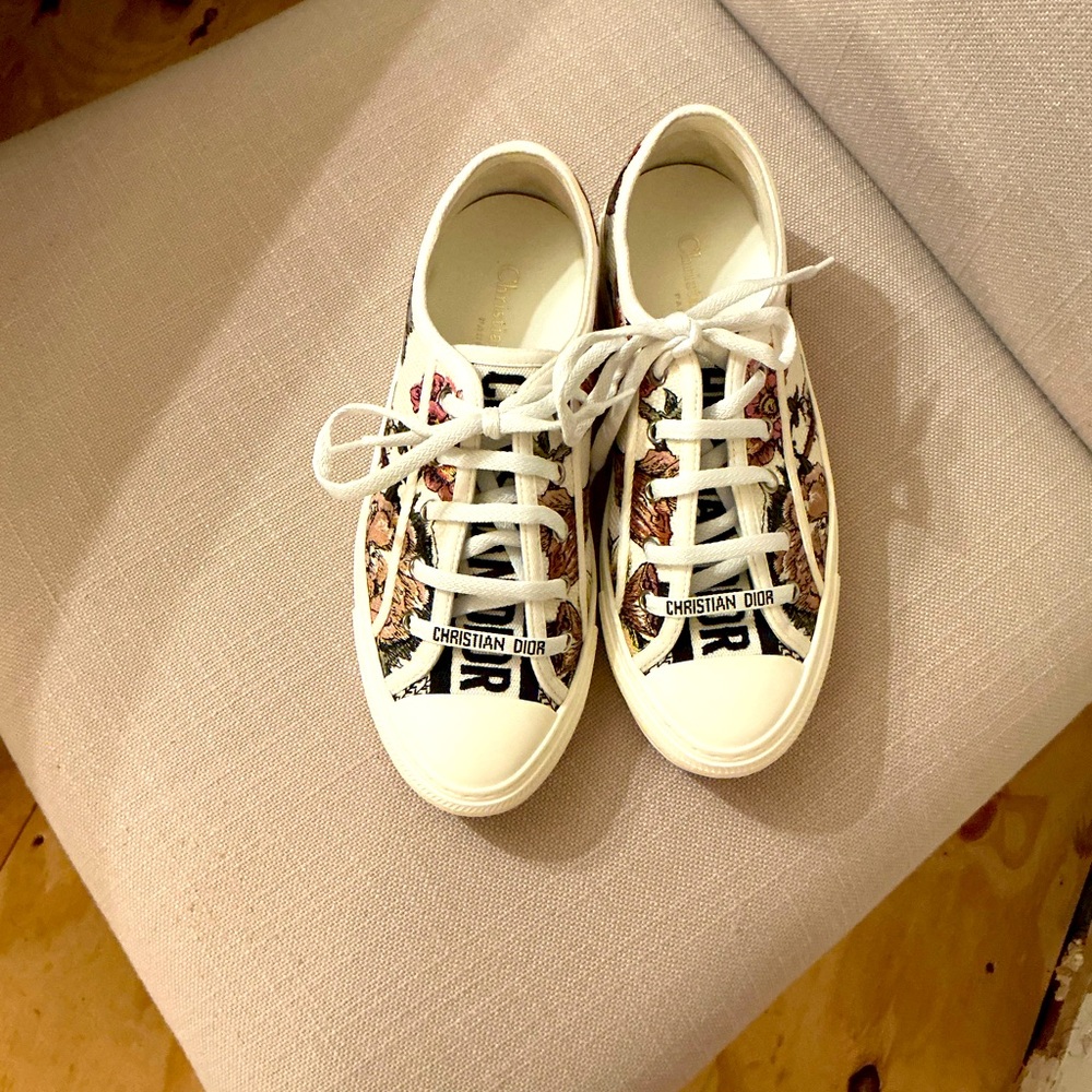Christian DIOR BRAND NEW Full enclosure embroidered butterfly sneakers